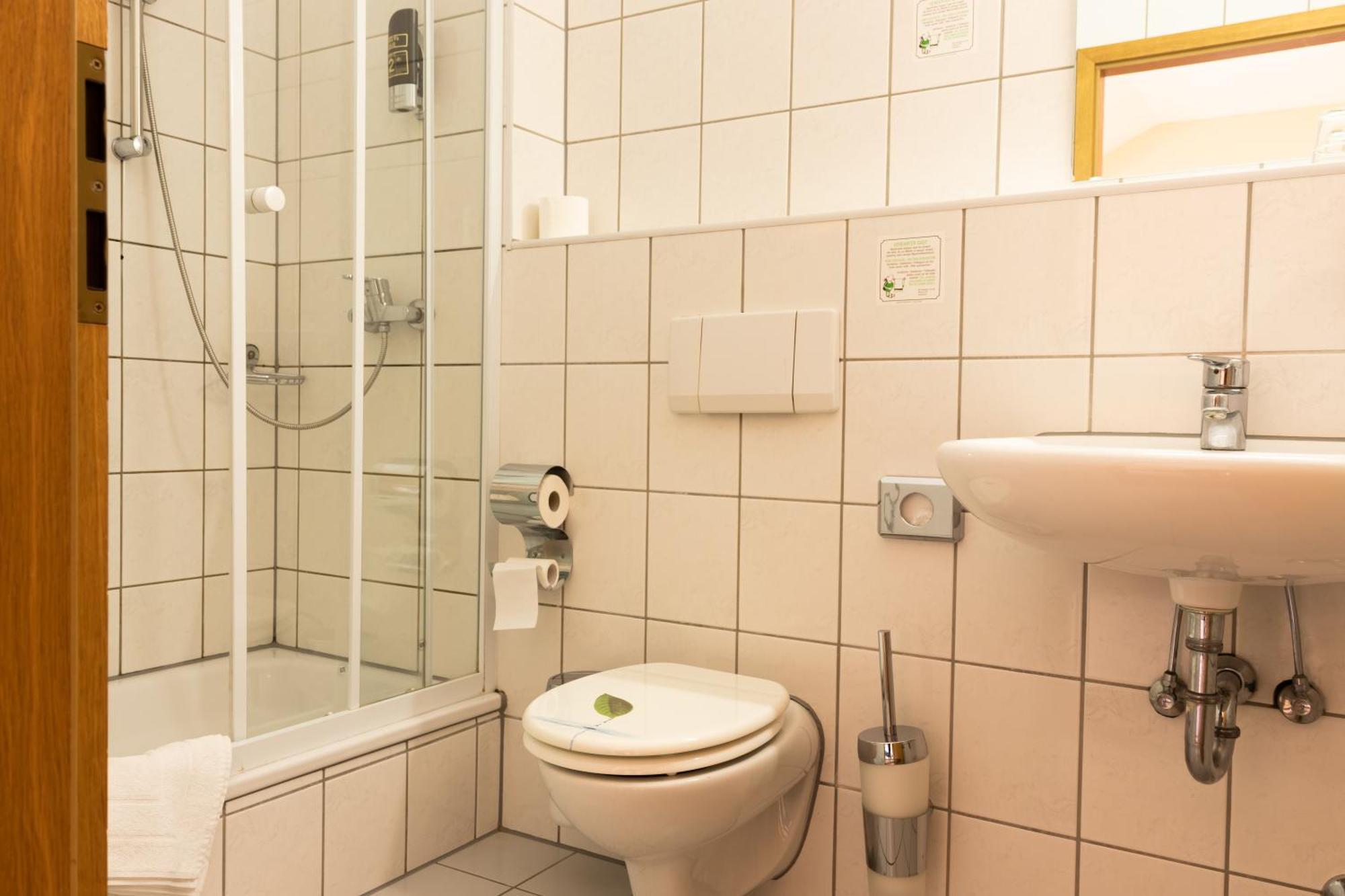 Hotelpension Zum Gockl Allershausen Bilik gambar