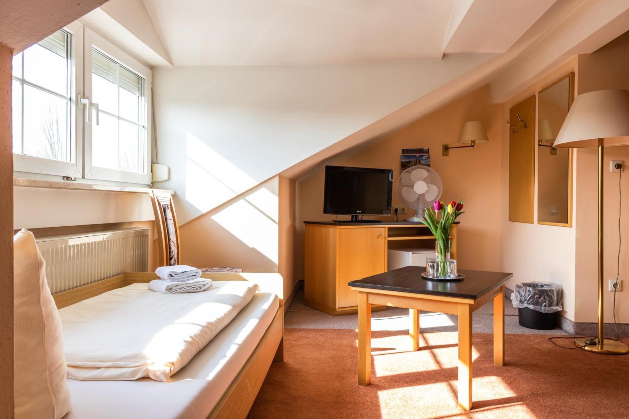 Hotelpension Zum Gockl Allershausen Luaran gambar