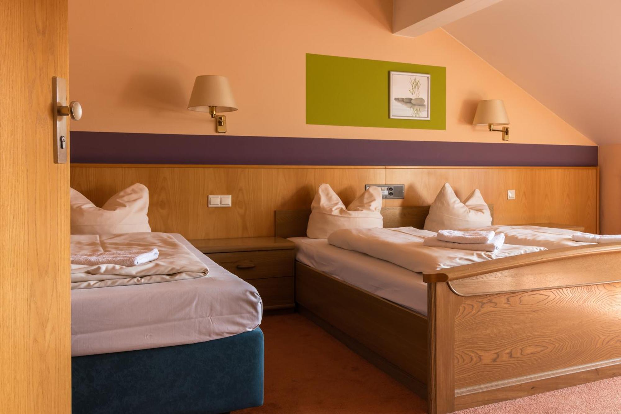 Hotelpension Zum Gockl Allershausen Luaran gambar