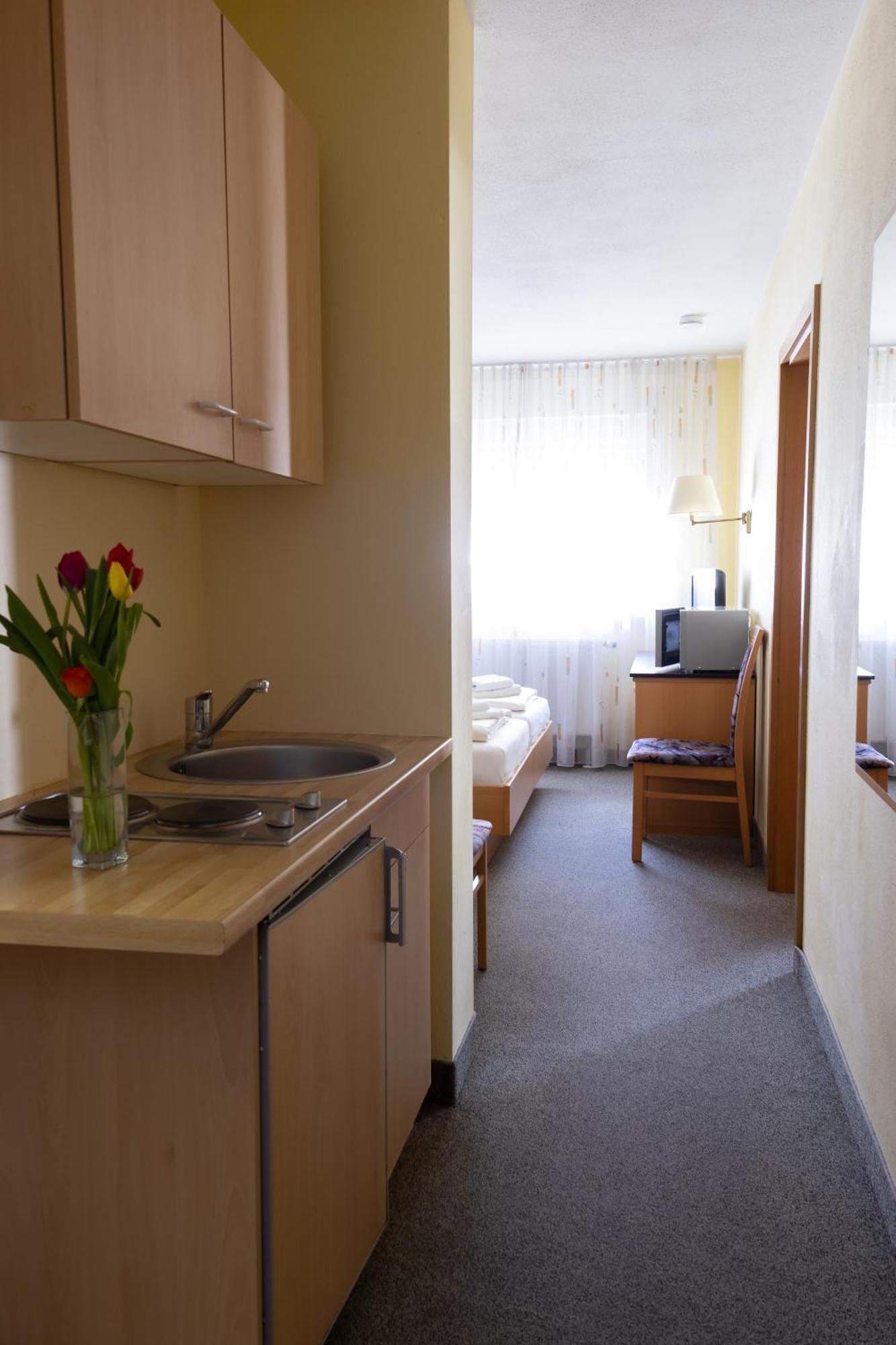 Hotelpension Zum Gockl Allershausen Luaran gambar