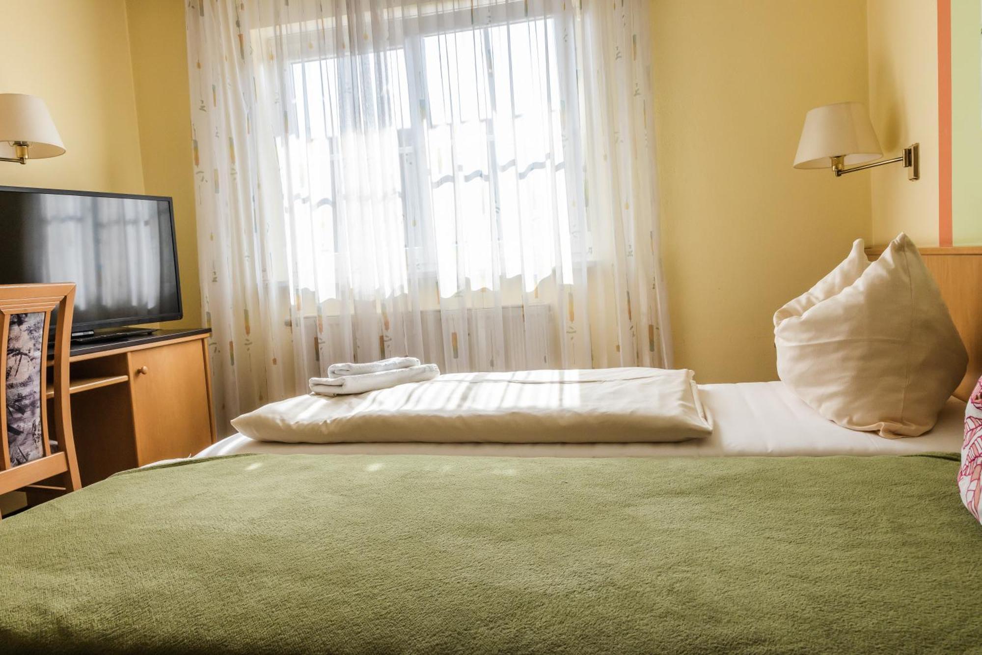 Hotelpension Zum Gockl Allershausen Luaran gambar