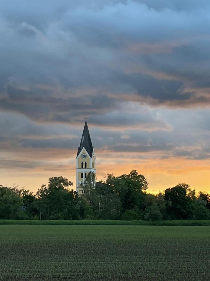 Hotelpension Zum Gockl Allershausen Luaran gambar