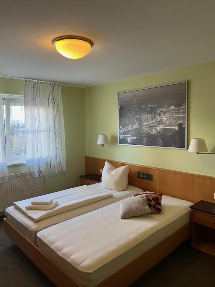 Hotelpension Zum Gockl Allershausen Luaran gambar