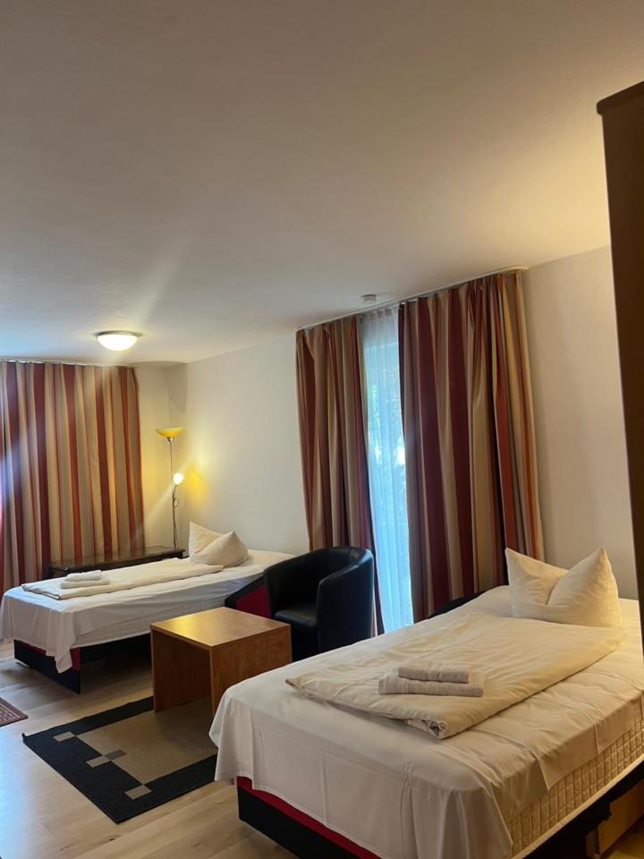 Hotelpension Zum Gockl Allershausen Luaran gambar