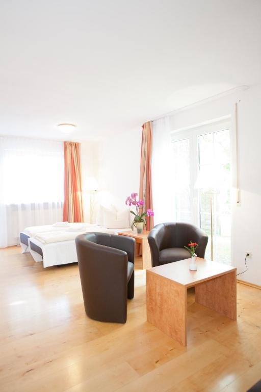 Hotelpension Zum Gockl Allershausen Bilik gambar