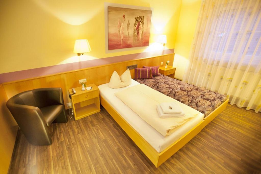Hotelpension Zum Gockl Allershausen Bilik gambar